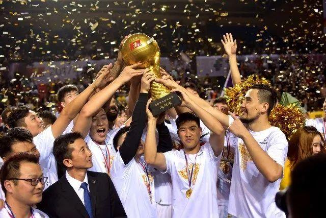 中超：“齐鲁德比”上演进球大战 青岛海牛赢球积分转正