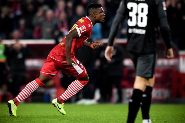 斯诺克世锦赛：丁俊晖暂时领先吉尔伯特 肖国栋淘汰周跃龙晋级