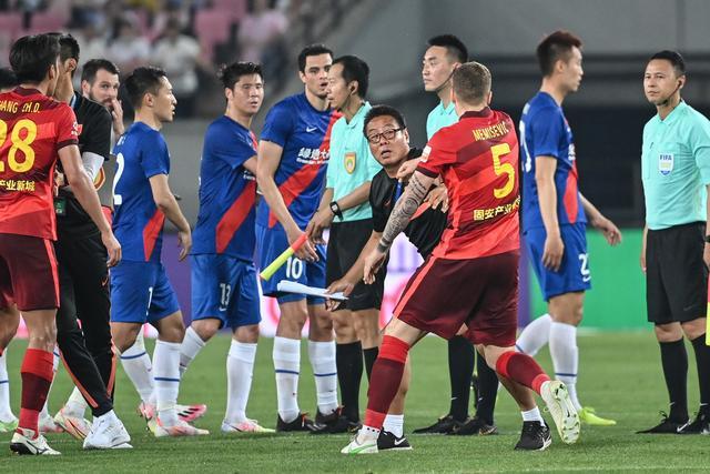 新疆5人上双险胜江苏 高诗岩43分山东胜深圳