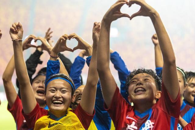 郑薇点名表扬杨舒予:攻防都有长进 在持续进步